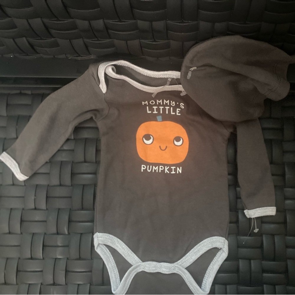 Chick Pea 0-3 Months  Mommy's Little Pumpkin One Piece For Halloween. Grey Gray